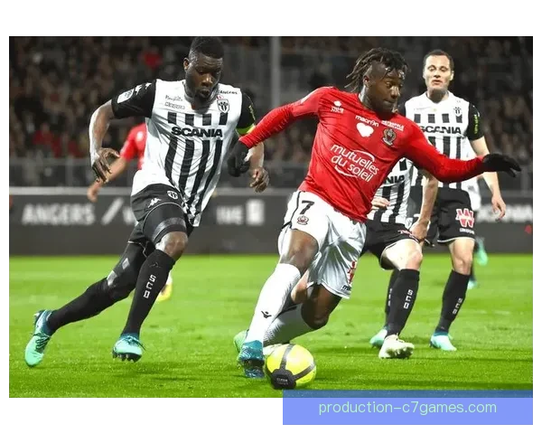 围绕昂热俱乐部发展历程战术风格与法甲竞争格局现状全面深度解析 围绕昂热俱乐部发展历程战术风格与法甲竞争格局现状全面深度解析