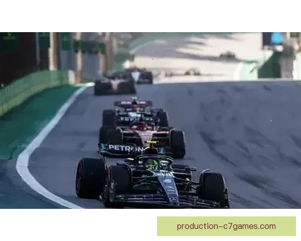 梅赛德斯新赛季战略调整引发F1车队间激烈竞争焦点